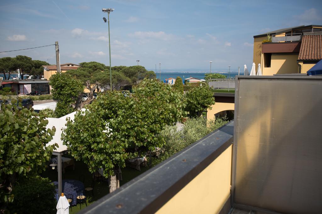 Hotel Ristorante Al Fiore Peschiera del Garda Exterior photo